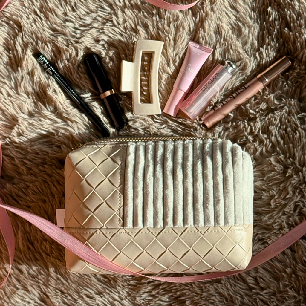 Handmade Necessaires und Taschen Organizer von MyNeedilicious für Damen – praktische Begleiter für den strukturierten Alltag, gefertigt in der Schweiz.