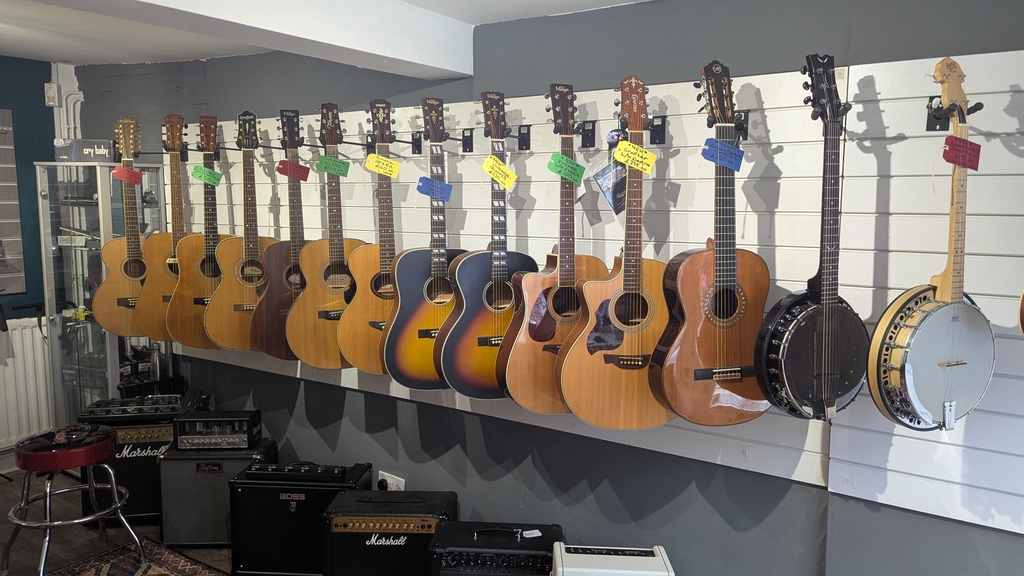 Big Al's Music Emporium, Wem Shropshire. New and used acoustic guitars for sale.