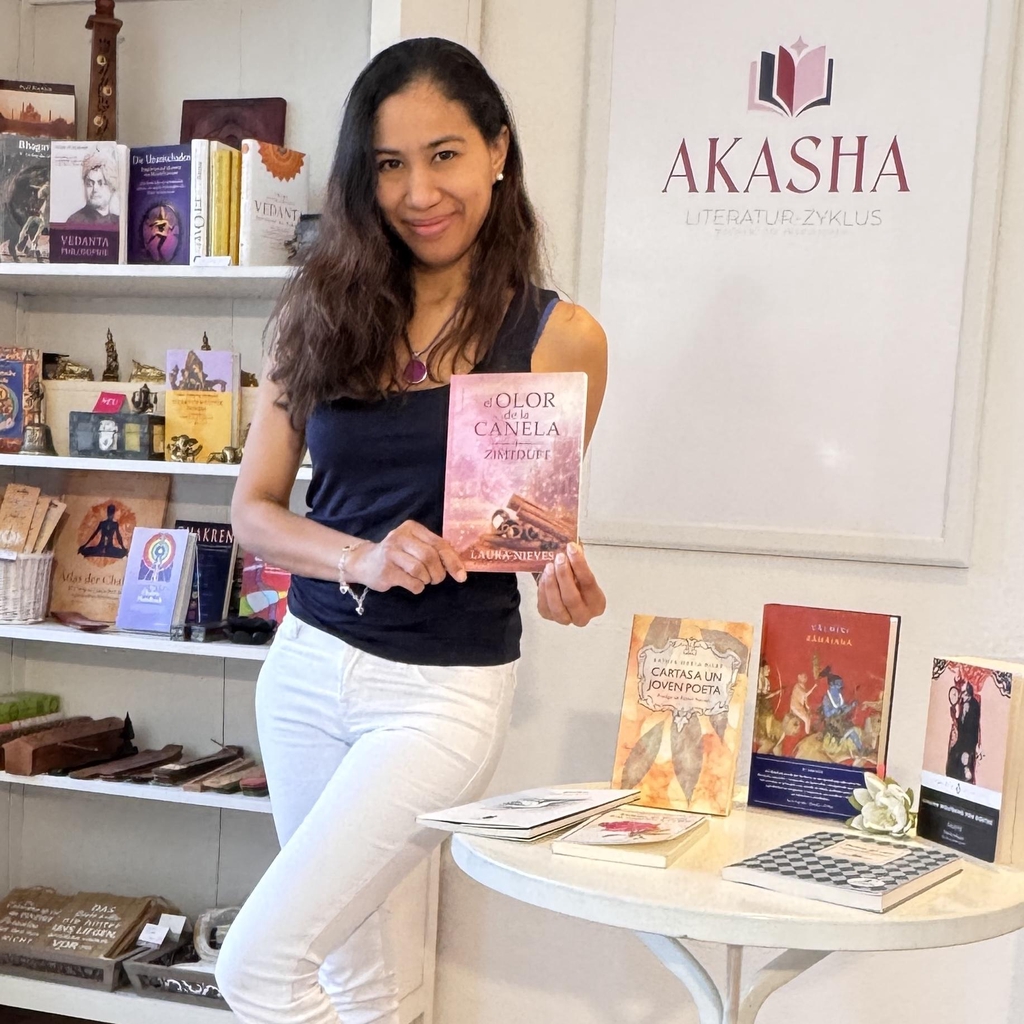 Laura Nieves präsentiert ihren neuen, zweisprachigen Poesieband „El Olor de la Canela“