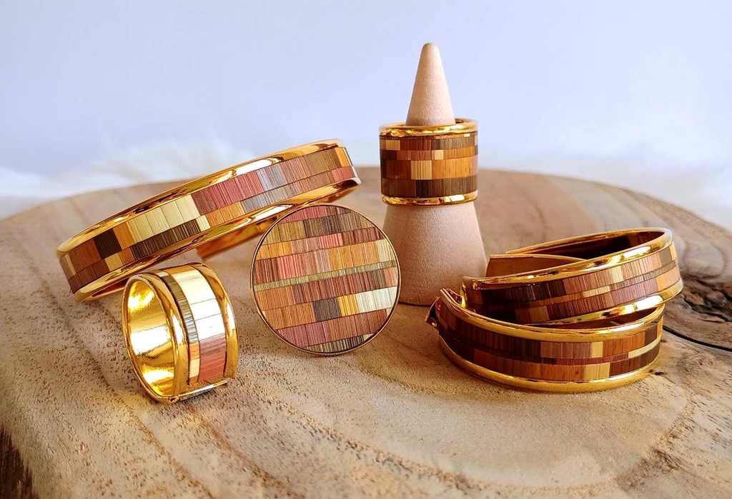 Explorez nos réalisations uniques en marqueterie de pailles