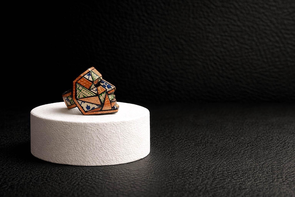 FuoriEpoca - Usiamo le tecniche del teatro per dare vita a gioielli unici. 
Scopri i gioielli artigianali nati dalle tecniche del teatro: creazioni uniche, realizzate a mano, dove arte e scena si incontrano in ogni dettaglio.