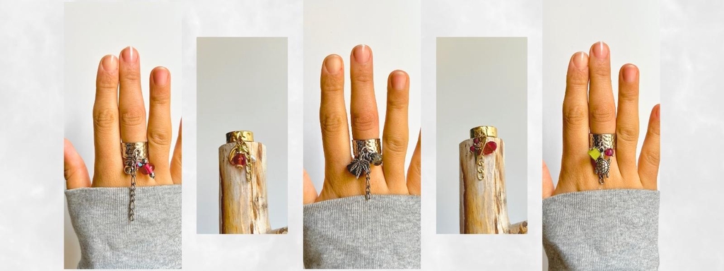 Bague acier inoxydable texturé argenté et pendentifs vintages