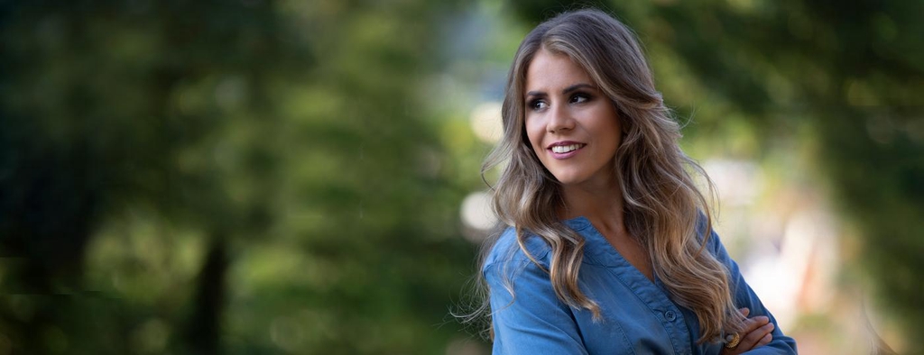 Merchandising Shop von Eliane.
Sonnenbrille, Beenie, Notizbuch, Thermosflasche, Badetuch, Tasse. T-Shirt
