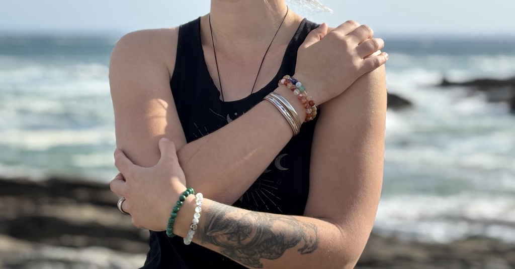 Bracelets femmes.
Bracelets en pierres naturelles modèles femmes