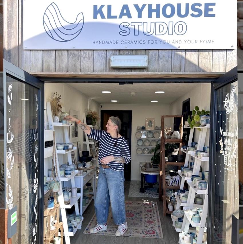 Klayhouse Studio pottery shop in Newquay, Cornwall / Suzi Humphries potter at Klayhouse studio 