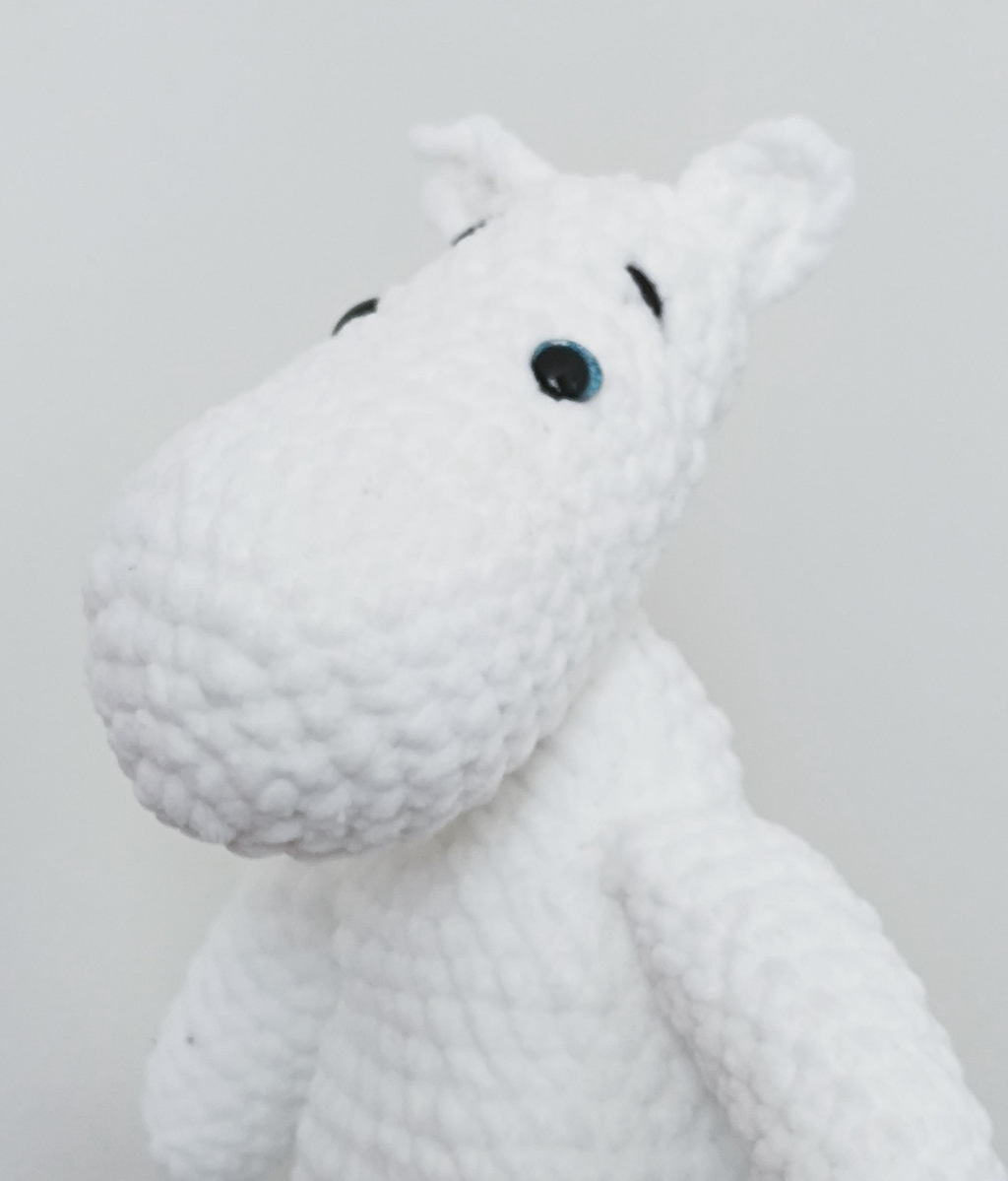 Un Moomin réalisé en crochet.