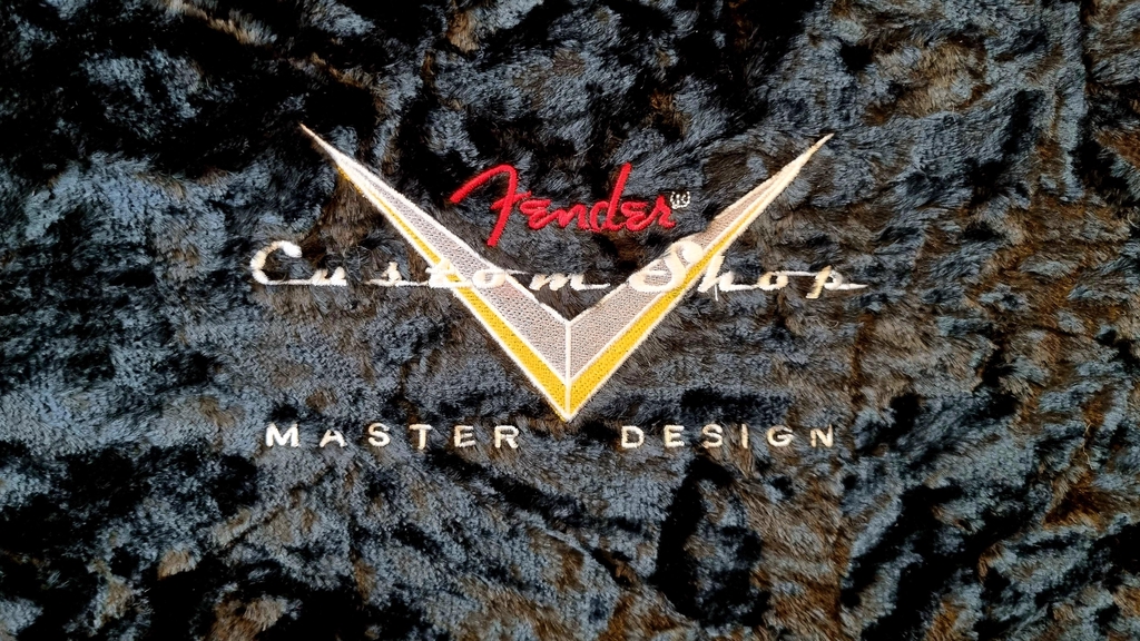 Van Kery guitar lab chitarre nuove e usate dei migliori brand come Fender e Gibson, Liuteria