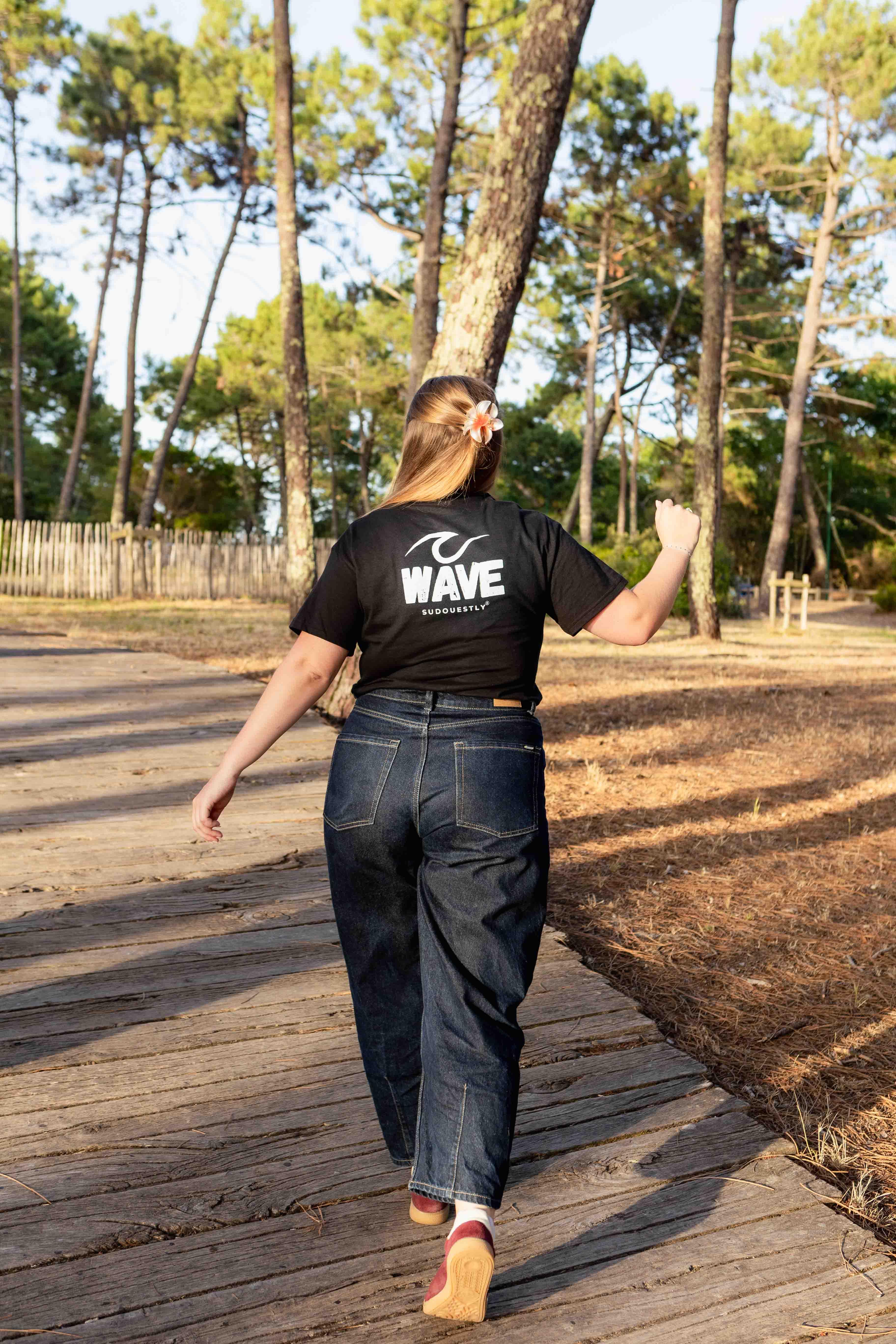 La marque française Sudouestly® est une marque de vêtements typique du sud-ouest, du Bassin d'Arcachon et de la Côte Atlantique. Ce sont des vêtements style surf représentant l'océan, la plage, le surf et les valeurs du sud-ouest.