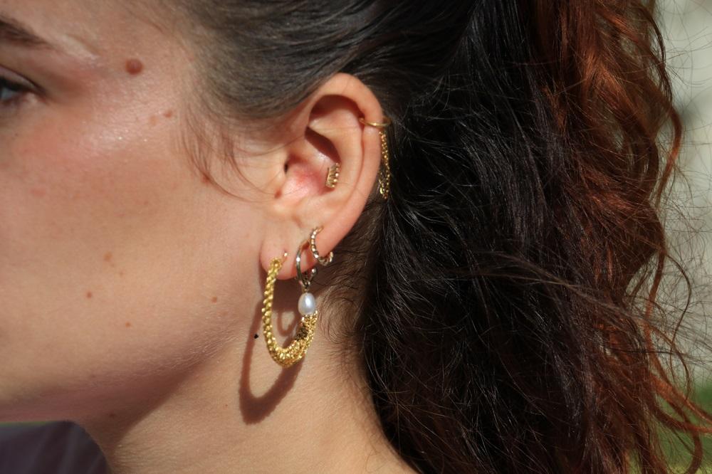 Boucles d'oreilles en crochet et en résine et fleurs séchées