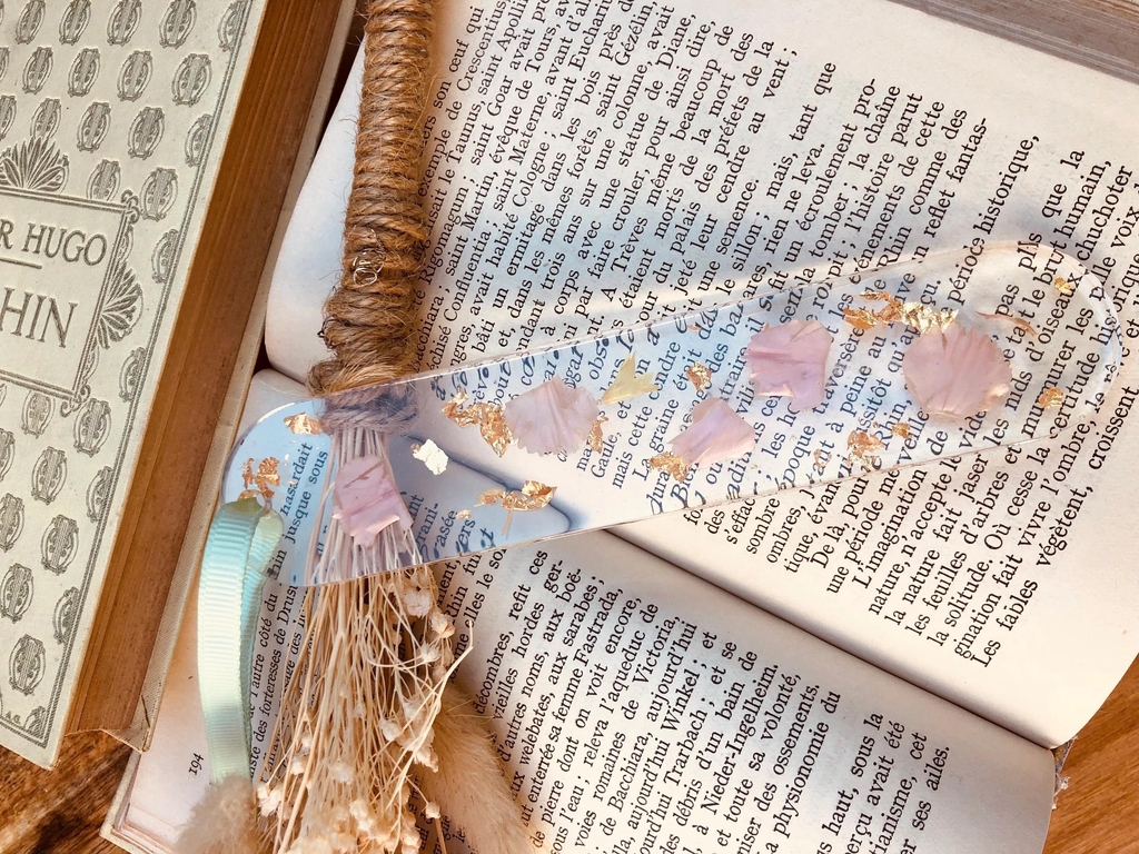 Découvrir les créations artisanales Fleurs et crochet : création en résine et fleurs séchées et crochet