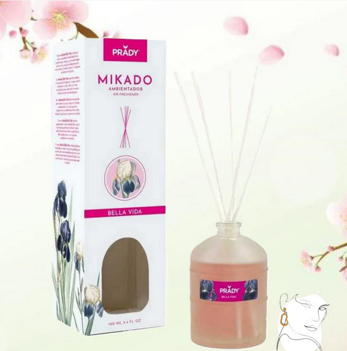 Découvrez notre parfum d'intérieur mikado, une solution élégante pour embaumer votre maison.
Profitez d'une ambiance apaisante et raffinée grâce à nos fragrances uniques.
Transformez votre intérieur en un havre de paix avec notre parfum d'intérieur mikado
Élégamment conçu, ce diffuseur de parfum offre une diffusion continue et subtile de fragrances envoûtantes, créant une atmosphère chaleureuse et accueillante dans votre maison.
Ajoutez une touche de sophistication à votre intérieur avec notre parfum d'intérieur mikado.
Créez une atmosphère relaxante dans votre maison, idéale pour se détendre après une longue journée ou pour accueillir vos invités.
Facilité d'Utilisation : Il vous suffit de placer les tiges dans le flacon pour profiter instantanément de la fragrance. Aucun besoin de chaleur ou d'électricité.
Engagement Éthique : Nous utilisons des ingrédients de qualité, respectueux de l'environnement, pour vous offrir un produit sûr et agréable. Que ce soit pour vous faire plaisir ou pour offrir, ce diffuseur est le choix parfait pour créer une ambiance chaleureuse et accueillante.