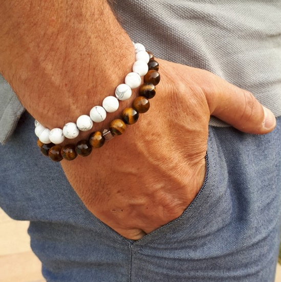 La mode masculine évolue, et les accessoires comme les bracelets en pierre naturelle sont devenus des éléments de mode essentiels