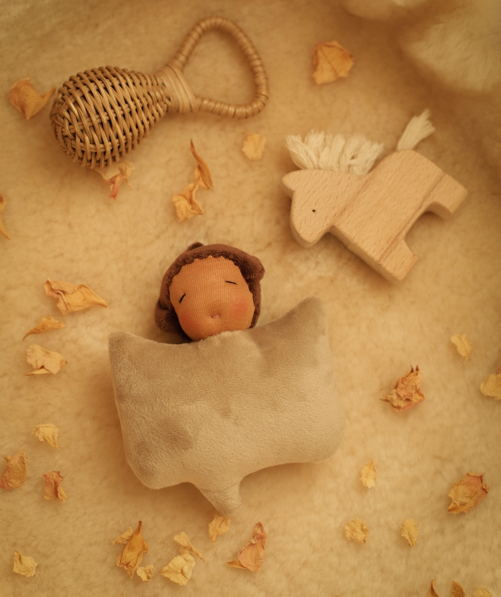 Doudou /Peluche inspiration Waldorf en forme de gland 