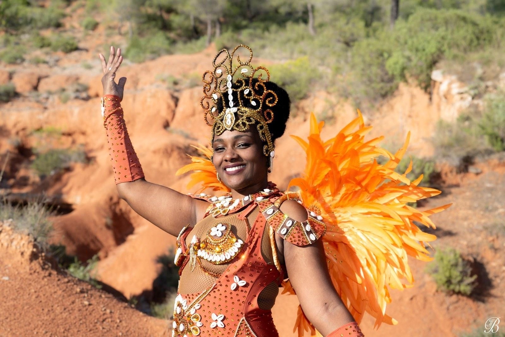 Cleonina Créations costumes samba personnalisés en France. Pour les danseuses brésiliennes, cabaret, carnaval.