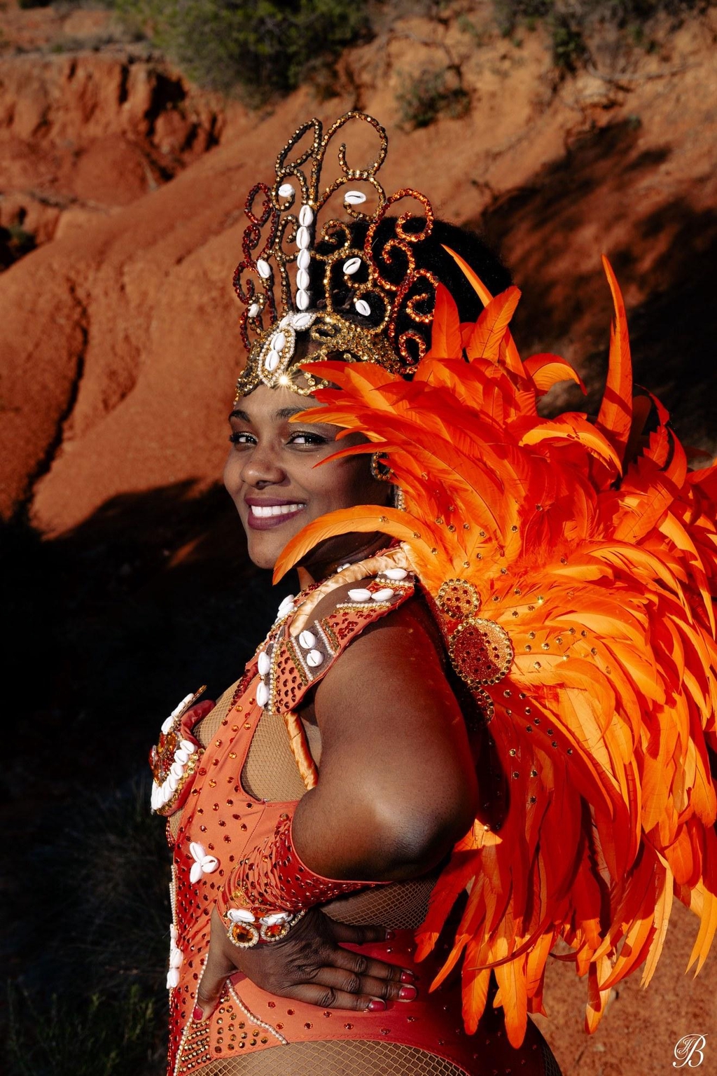 Cleonina Créations costumes de samba. Des costeiros et ailes pour les danseuses brésiliennes, cabaret, carnaval. Créatrice française.