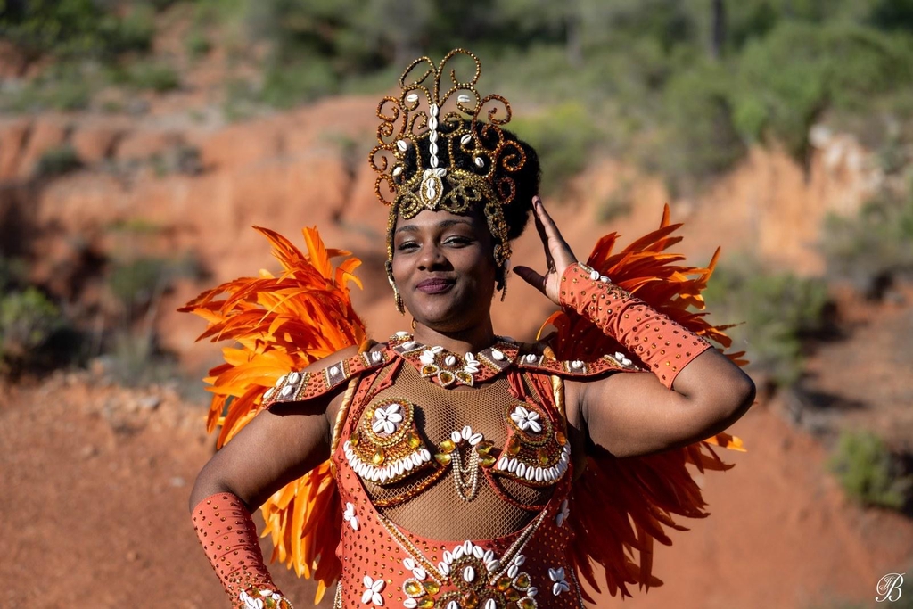Danseuse brésilienne, costume de samba afro