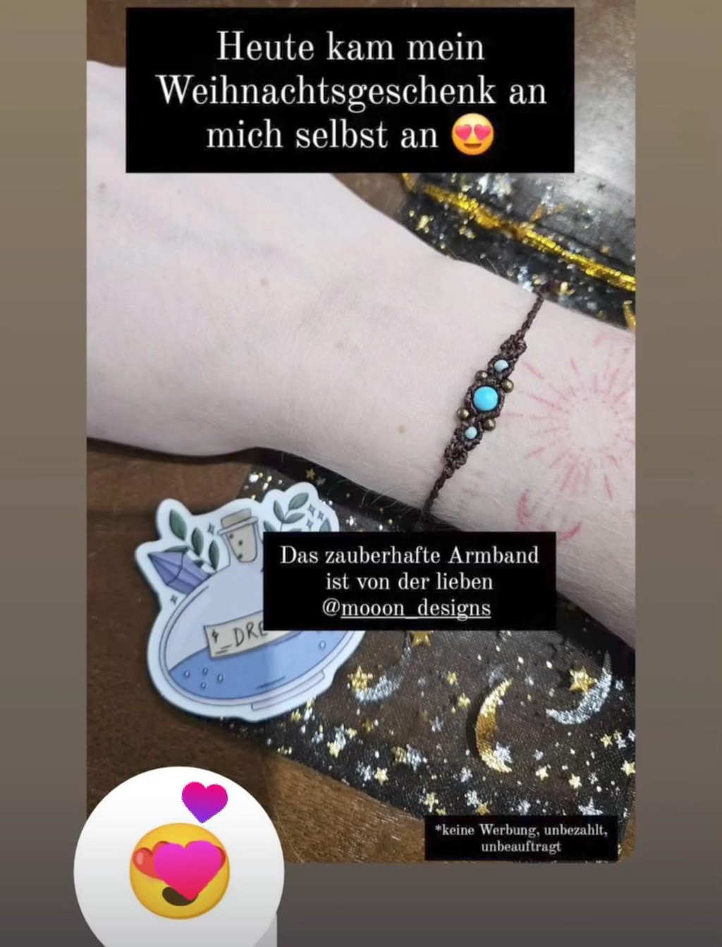 Instagram Post: Heute kam mein Weihnachtsgeschenk an mich selbst an
Das zauberhafte Armband ist von der lieben @mooon designs