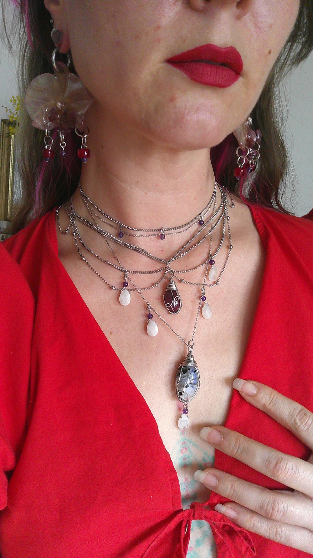 Collier col claudine en chaine argent inoxydable avec pierre précieuse rubis et perle d'améthyste