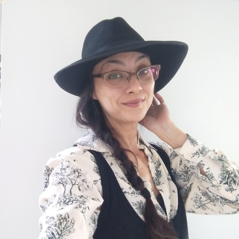 Photo of the artist in a snazzy hat