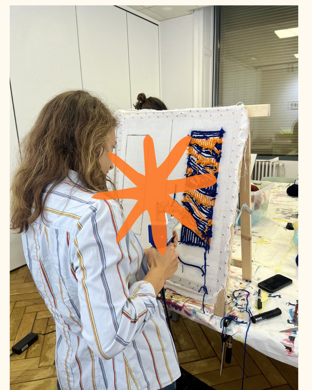 Atelier tufting Strasbourg. Artisanat. Atelier créatif. Idée cadeau Strasbourg pour Noël. EVJF Strasbourg