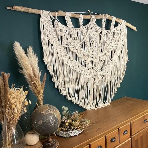 Tenture murale en macramé 