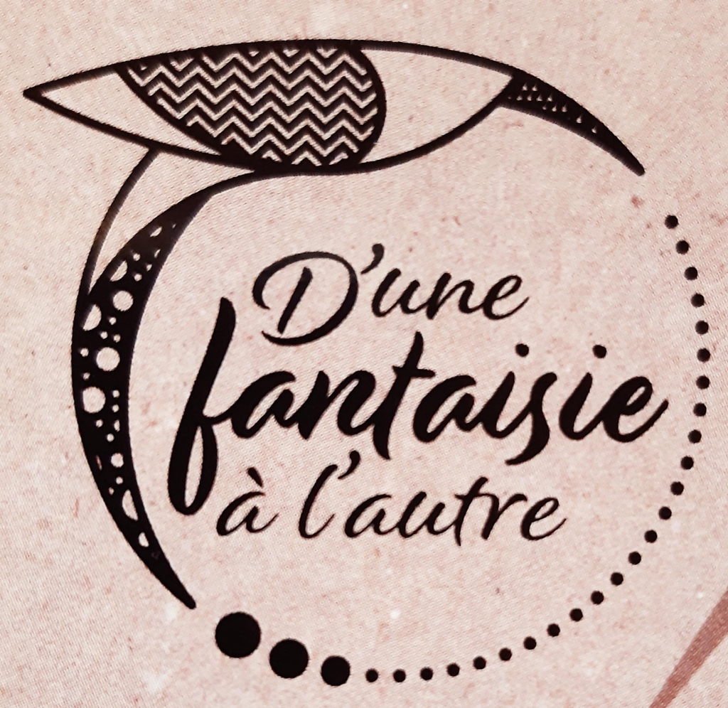 Créations de bijoux fantaisies en textiles et matériaux issus de la récupération. 