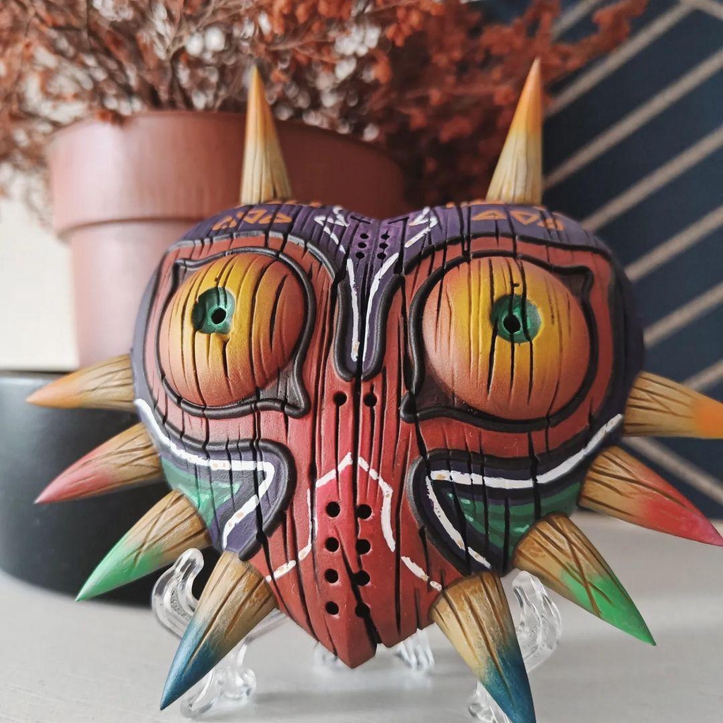 Máscara de Majora pintada a mano