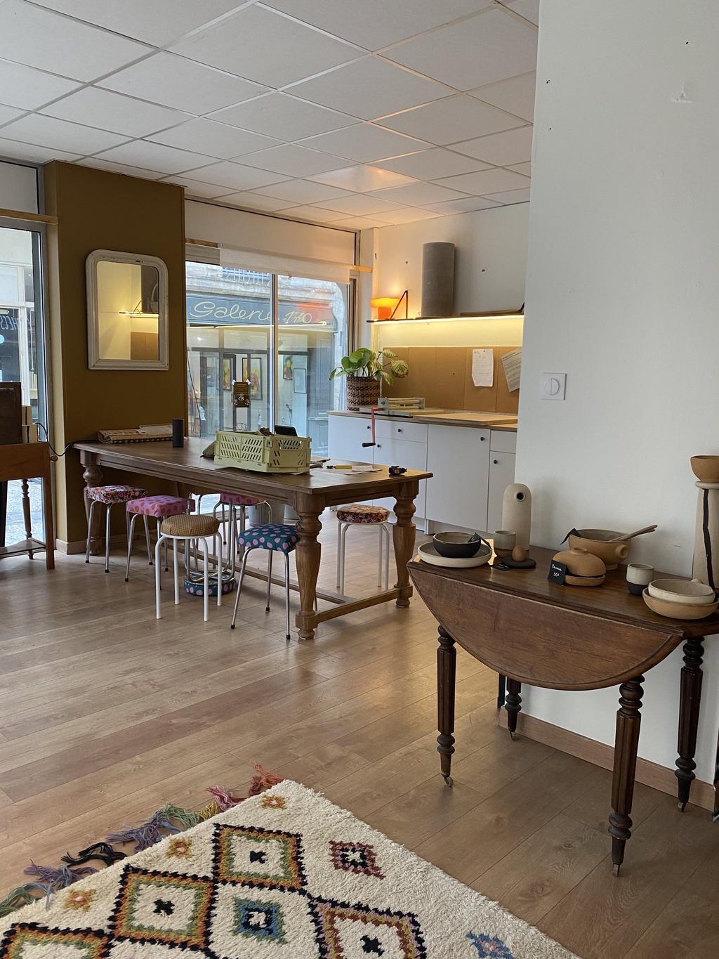 L’atelier vous propose des cours de modelage pour pratiquer la céramique et réaliser vos propres créations. Dans une ambiance chaleureuse et bienveillante en plein cœur de Poitiers