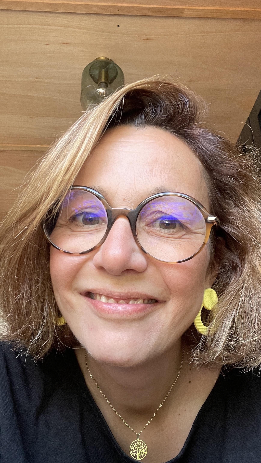 Ceci Cela, ce sont des créations uniques en argile polymère, toutes assemblées à la main dans mon atelier, au gré de mes aspirations, de mes envies, et des saisons! Incroyablement légères et agréables à porter, elles apporteront une touche originale, moderne, poétique, ou colorée à vos journées! Bienvenue!