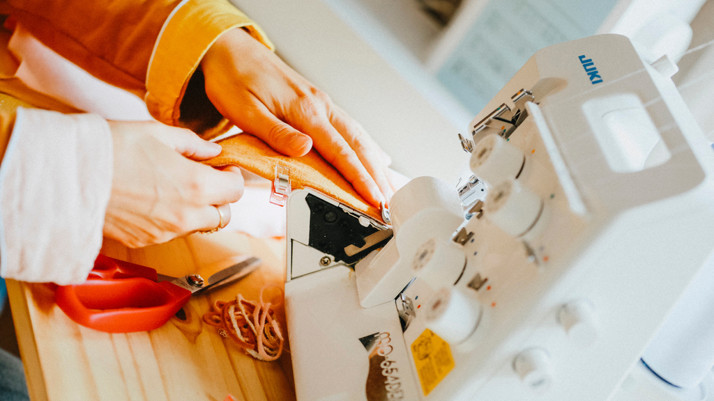 Cours surjeteuse débutant à Romagnat – Atelier couture 2h pour apprendre à utiliser une surjeteuse