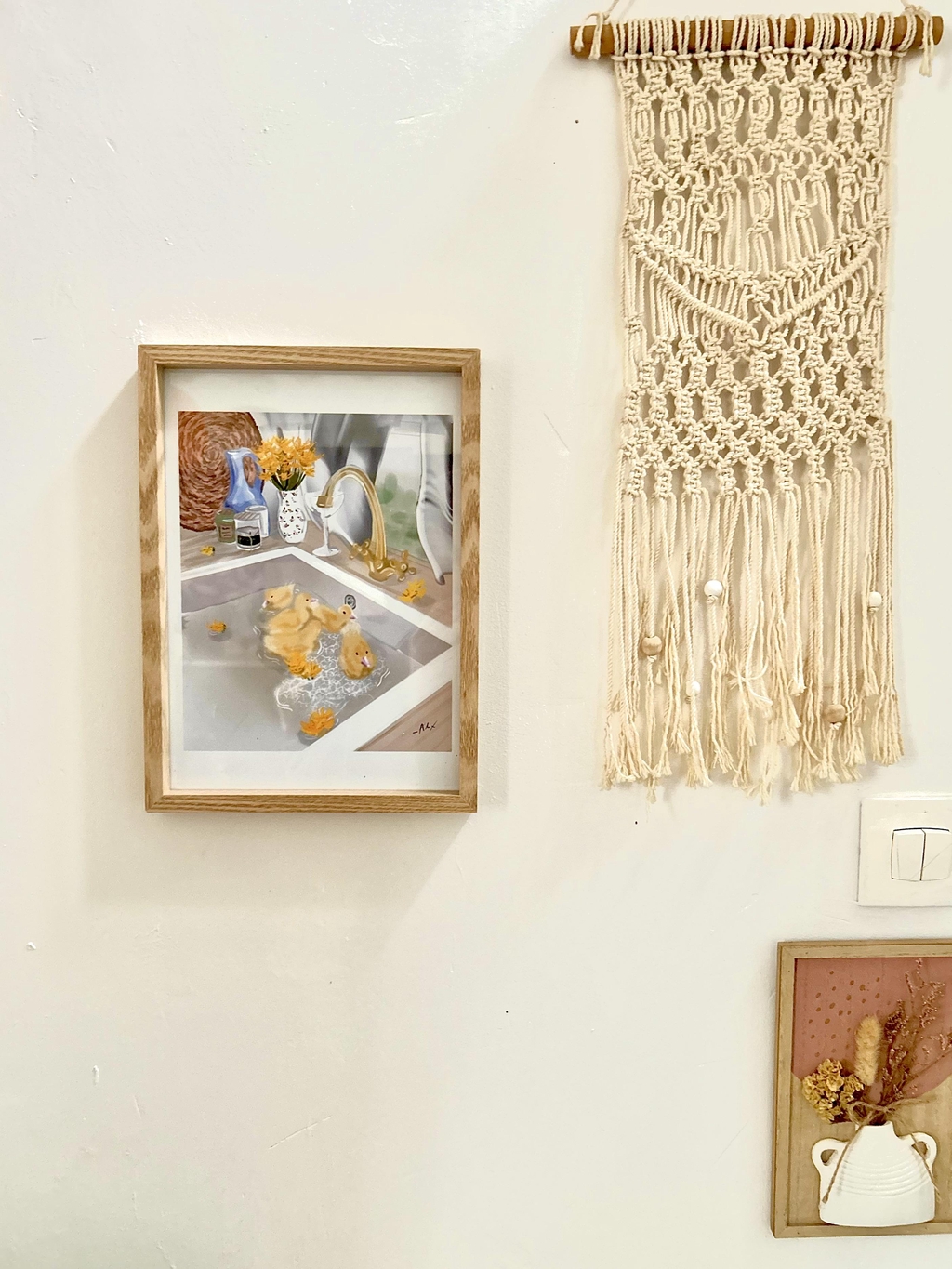 🌿 Collection Printemps 🌸

Un souffle de renouveau à accrocher chez soi

Le printemps, c’est ce moment fragile où la lumière revient,
où les fleurs osent éclore,
où l’on respire un peu plus fort.

Avec cette collection, j’ai voulu capturer cette sensation de renouveau.
Des fleurs lumineuses, des couleurs tendres, des compositions inspirées des jardins au petit matin.

Chaque illustration est pensée comme une fenêtre ouverte sur la nature.
Un instant suspendu, entre douceur et lumière.

🌷 Roses délicates
🌼 Narcisses éclatants
🌿 Bouquets poétiques
🌸 Détails peints avec minutie

Chaque création est réalisée avec le cœur, à l’aquarelle ou en illustration digitale, puis imprimée sur un papier de qualité pour sublimer les couleurs et les textures.

✨ À encadrer
✨ À offrir
✨ À collectionner
✨ À poser sur un bureau pour faire entrer la saison chez soi

La collection Printemps est une invitation à ralentir, à contempler, à se reconnecter à la nature — même depuis son intérieur.

Disponible en quantité limitée.