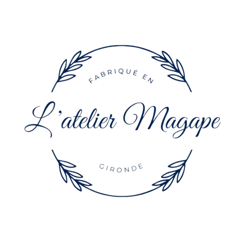 L’Atelier Magape — boutique en ligne artisanale de bougies parfumées et créations cousues main

Découvrez des bougies parfumées artisanales fabriquées avec soin, sans substances CMR, sans phtalates et cruelty free, pour parfumer votre intérieur en toute sécurité.

Retrouvez également des articles textiles cousus main, pratiques et durables :

lingettes lavables écologiques,

trousses et pochettes élégantes,

accessoires du quotidien.

Personnalisez vos créations grâce à la broderie et au flocage, pour offrir un cadeau unique ou créer un objet à votre image.

Notre boutique vous garantit :

paiement sécurisé,

livraison rapide,

service client attentif.

Chez L’Atelier Magape, chaque création est pensée pour allier qualité, authenticité et respect de votre bien-être.

👉 Commandez en toute confiance.

bougies parfumées artisanales sans substances toxiques

bougies naturelles fabrication artisanale France

lingettes lavables écologiques cousues main

trousse artisanale faite main France

accessoires textiles zéro déchet

cadeau personnalisé broderie prénom

création personnalisée flocage textile