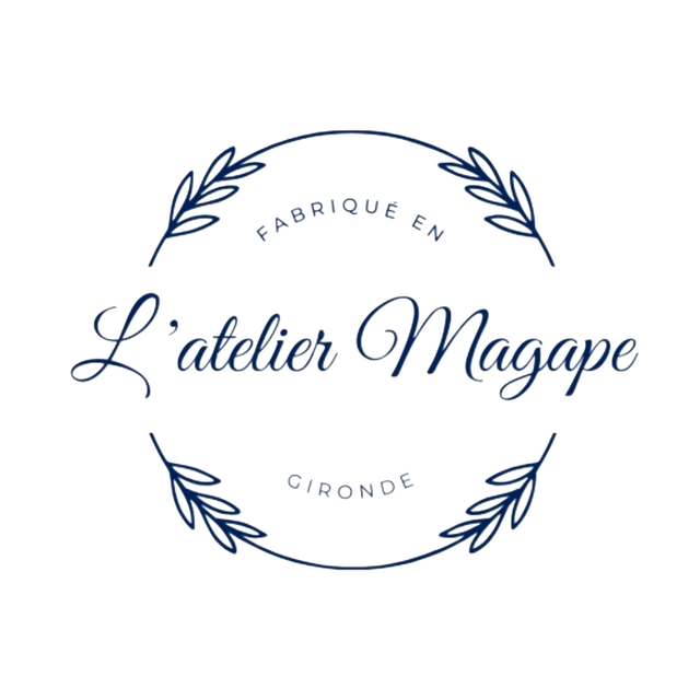 L’Atelier Magape — boutique en ligne artisanale de bougies parfumées et créations cousues main

Découvrez des bougies parfumées artisanales fabriquées avec soin, sans substances CMR, sans phtalates et cruelty free, pour parfumer votre intérieur en toute sécurité.

Retrouvez également des articles textiles cousus main, pratiques et durables :

lingettes lavables écologiques,

trousses et pochettes élégantes,

accessoires du quotidien.

Personnalisez vos créations grâce à la broderie et au flocage, pour offrir un cadeau unique ou créer un objet à votre image.

Notre boutique vous garantit :

paiement sécurisé,

livraison rapide,

service client attentif.

Chez L’Atelier Magape, chaque création est pensée pour allier qualité, authenticité et respect de votre bien-être.

👉 Commandez en toute confiance.

bougies parfumées artisanales sans substances toxiques

bougies naturelles fabrication artisanale France

lingettes lavables écologiques cousues main

trousse artisanale faite main France

accessoires textiles zéro déchet

cadeau personnalisé broderie prénom

création personnalisée flocage textile