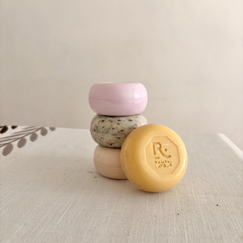 Savon Rampal latour, Rose de Grasse, Fleurs de lavande, Patchouli, Pêche de vigne.