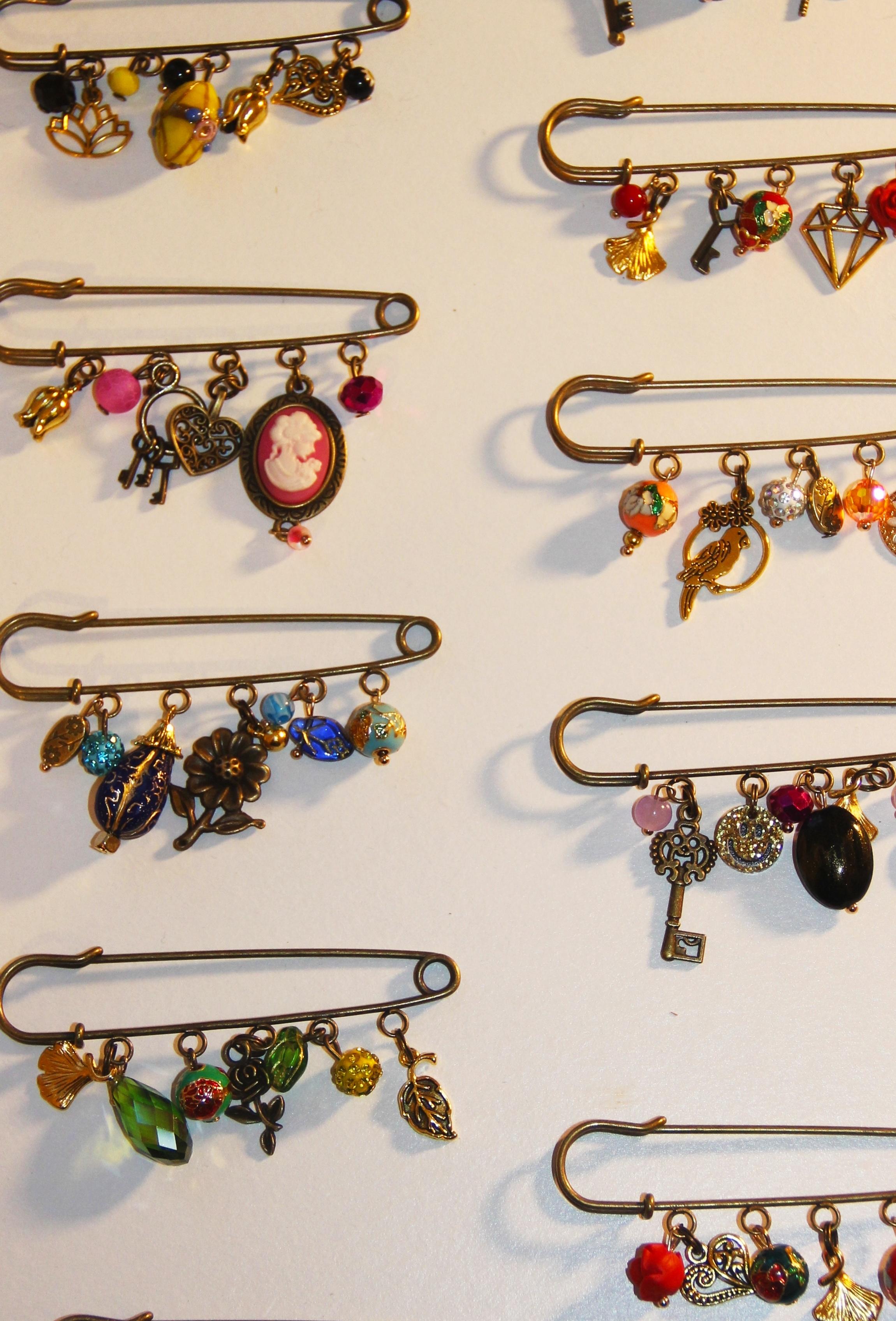 Broches