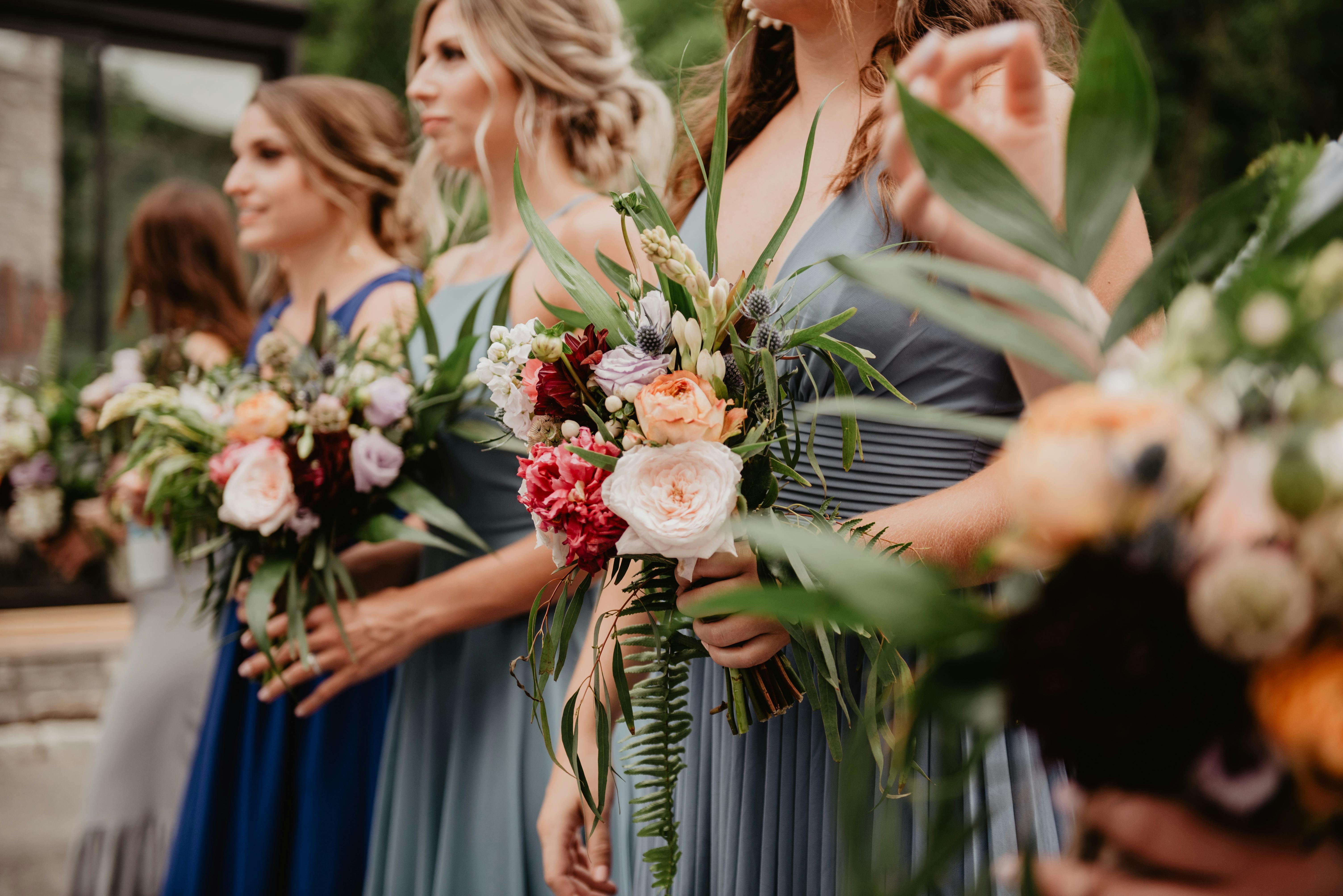 Tenues d'invitées, de demoiselles d'honneur, de témoins, de mamans de marié(e)