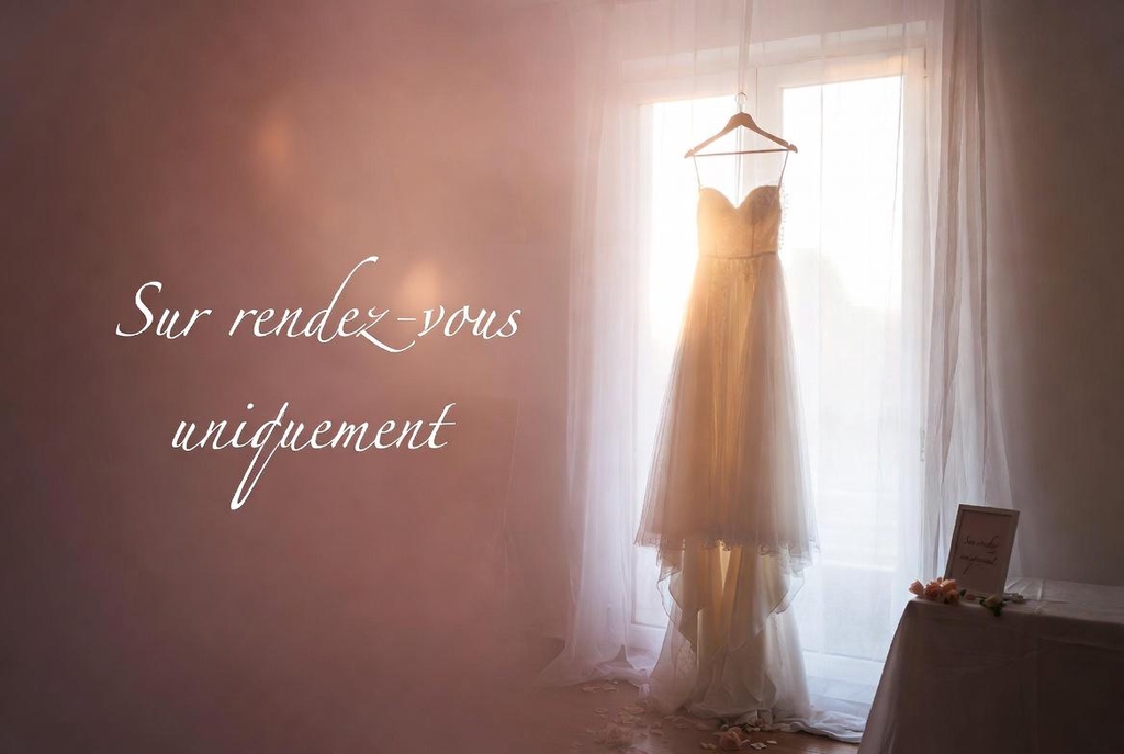 Atelier lumineux Maryline Devaux à Fréjus avec robe de mariée suspendue – Sur rendez-vous uniquement pour un moment privilégié