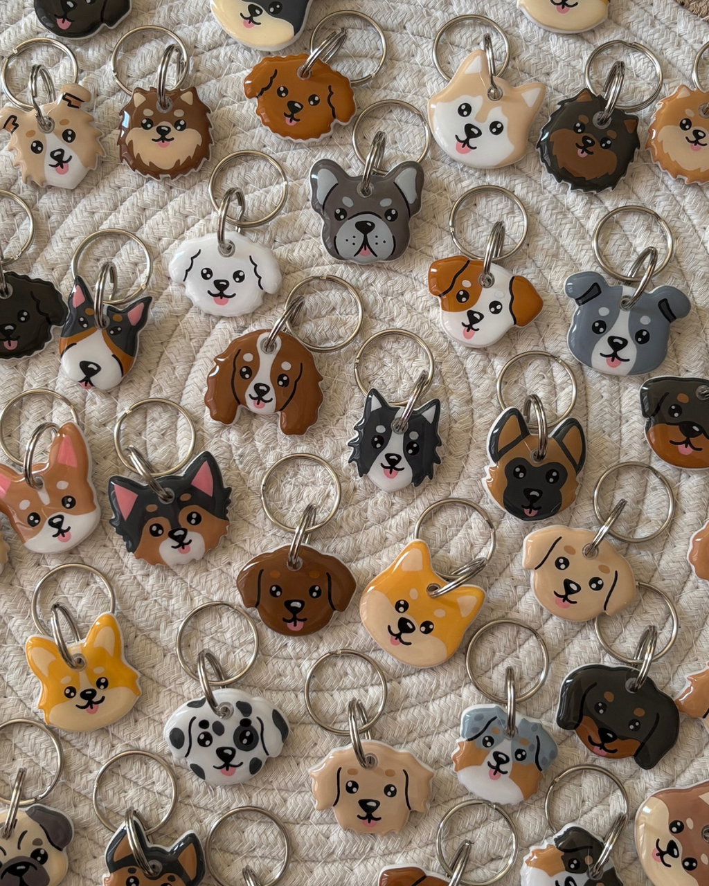 Porte clés tête de chien en pâte polymère et résine personnalisable 