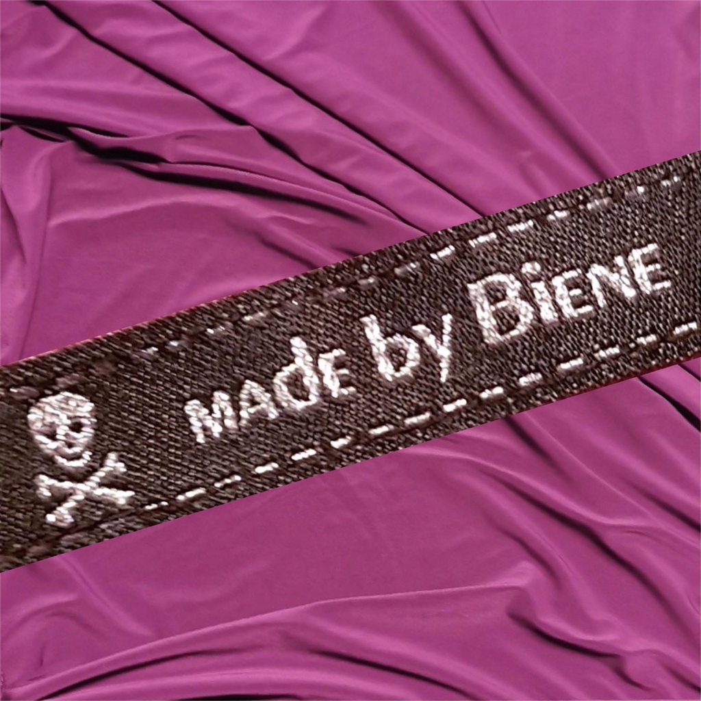 Bitte beachten Sie, dass es sich bei den Produkten im Shop um Unikate handelt - alles nur 1x vorhanden

Mehrfachbestellungen NUR auf Anfrage

Bei Interesse einfach melden . Egal ob Reparatur oder Neuanfertigung .....Alles nach dem Motto :
UNMÖGLICHES WIRD SOFORT ERLEDIGT....NUR WUNDER DAUERN ETWAS LÄNGER !!
 ☠ Auf Wunsch wird gehext ☠
Schneidern ist wie zaubern können !