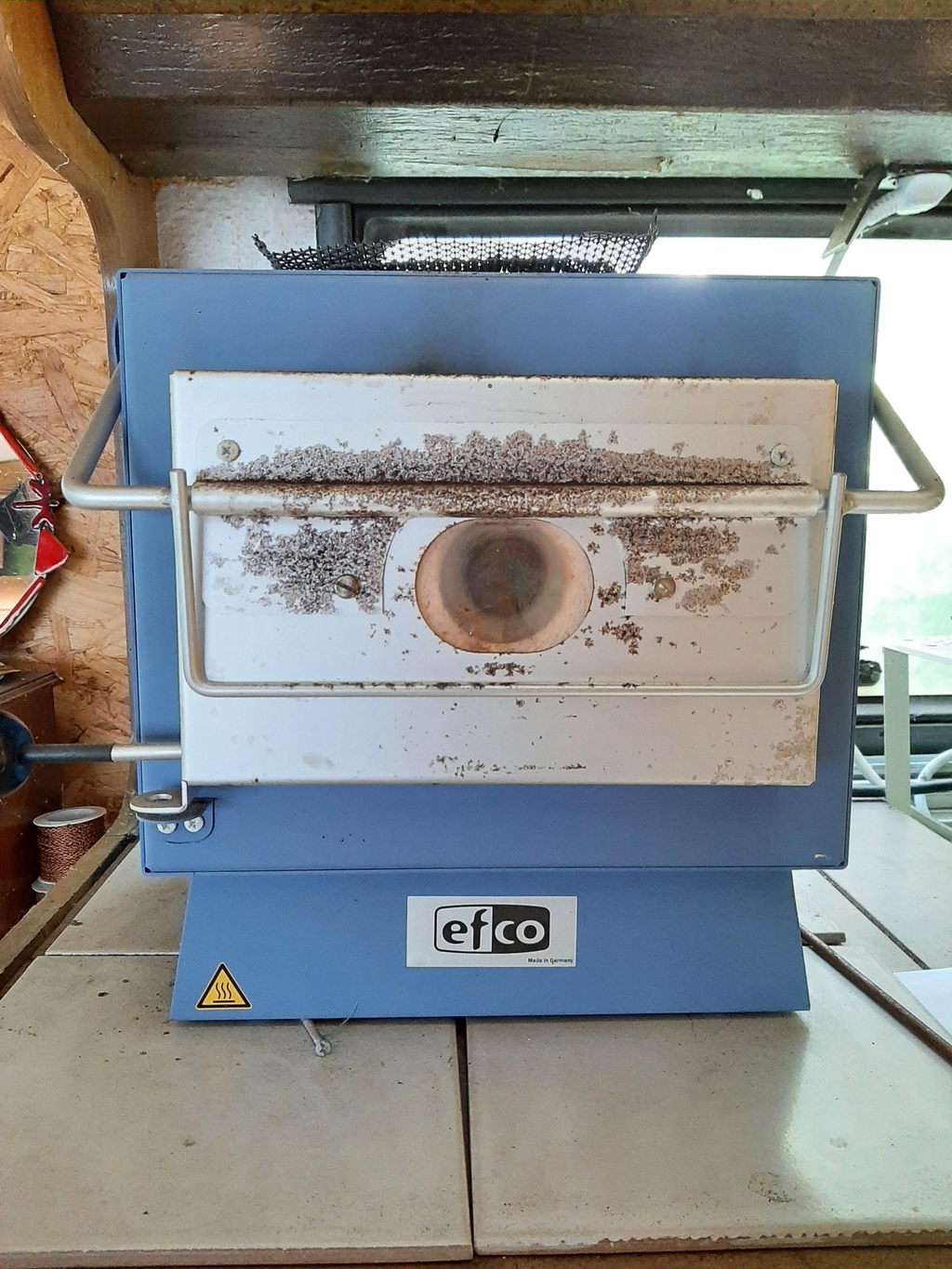 Dans mon atelier il y a ...
1 Four à émail EFCO électrique...