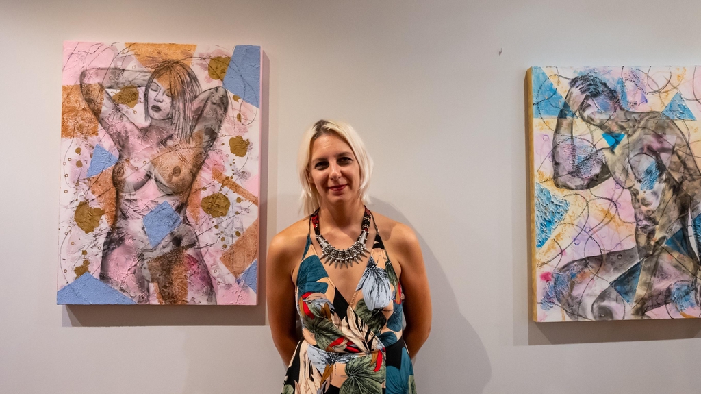 Uncensored Beauty

I paint freedom.



With the emotion of abstract colors and the play of shadows and shapes, I reveal the beauty of being human



unfiltered, erotic, and emotionally alive.