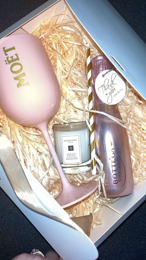 The Gift Box supplies gorgeous customised ready made gift boxes for all occasions like hen parties bridal parties, 18th and 21st birthday parties 🎁