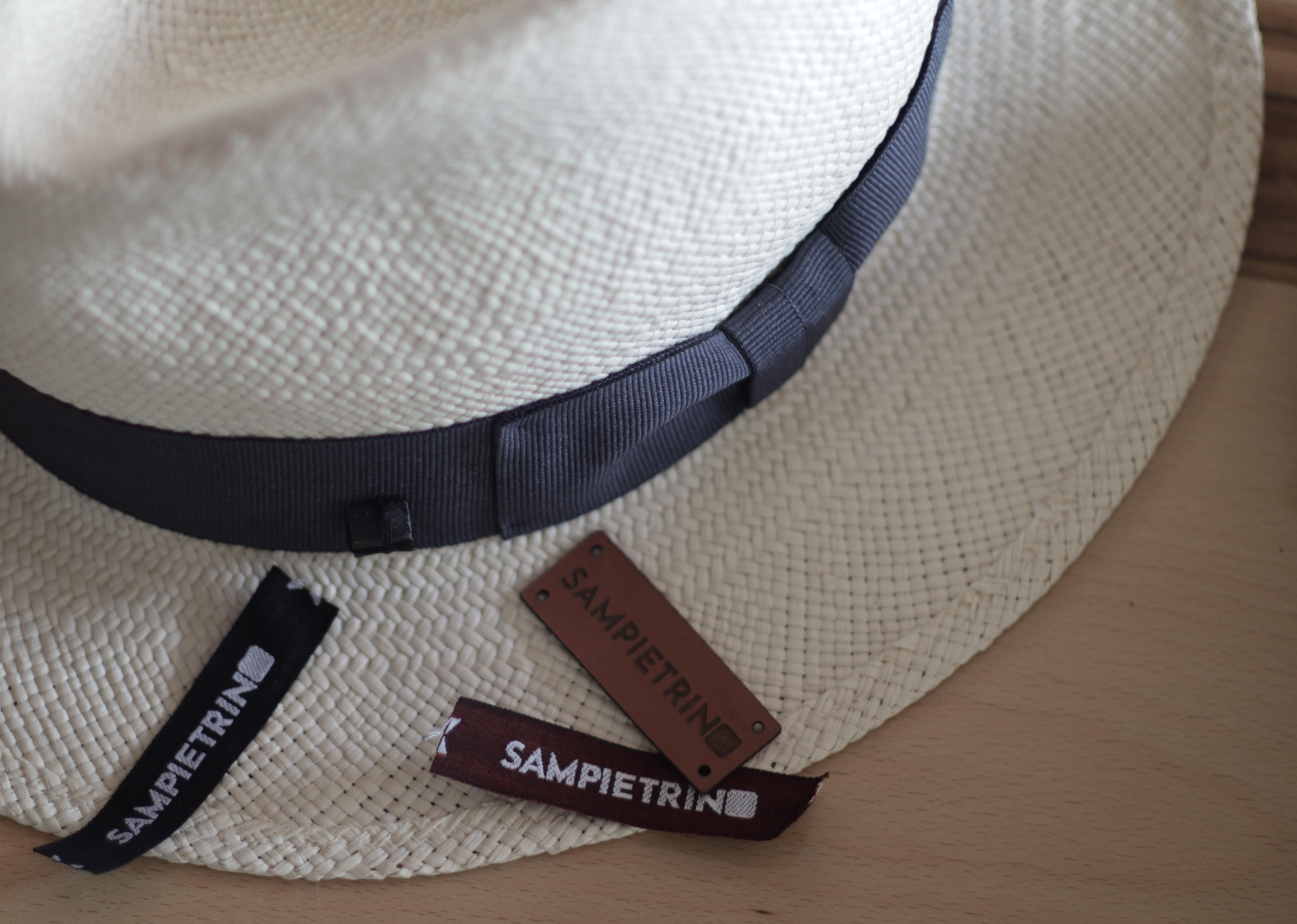 Servizi disponibili:
Sostituzione fascia interna
Per ripristinare il comfort e l’igiene del cappello, senza alterarne forma e struttura.
Sostituzione gros grain esterno
Per rinnovare l’aspetto del cappello o personalizzarlo con un nastro in tinta o a contrasto.
Rimessa in forma
Ridiamo struttura a cappelli deformati o danneggiati, riportandoli alla forma originale.
Allargamento o restringimento di una taglia
Adattiamo il cappello alla misura perfetta, mantenendo intatta la qualità artigianale.
Restauro completo
Pulizia, rigenerazione del feltro, sostituzioni e rimodellatura. Il cappello tornerà come nuovo, mantenendo la sua identità.
Offriamo questi servizi sia per cappelli firmati Sampietrino che per cappelli artigianali o industriali già in tuo possesso.
Contattaci per una consulenza personalizzata: ti guideremo nella scelta dell’intervento più adatto.