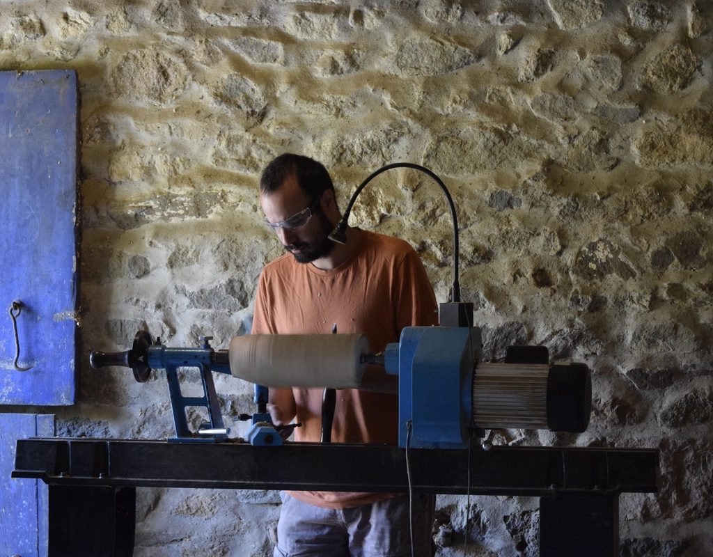 Tournage sur Bois en Bretagne: L'Atelier du Pic-Noir
Découvrez des créations artisanales uniques, faites à la main,  par L'Atelier du Pic-Noir!
Décoration d'intérieur, vaisselle en bois.