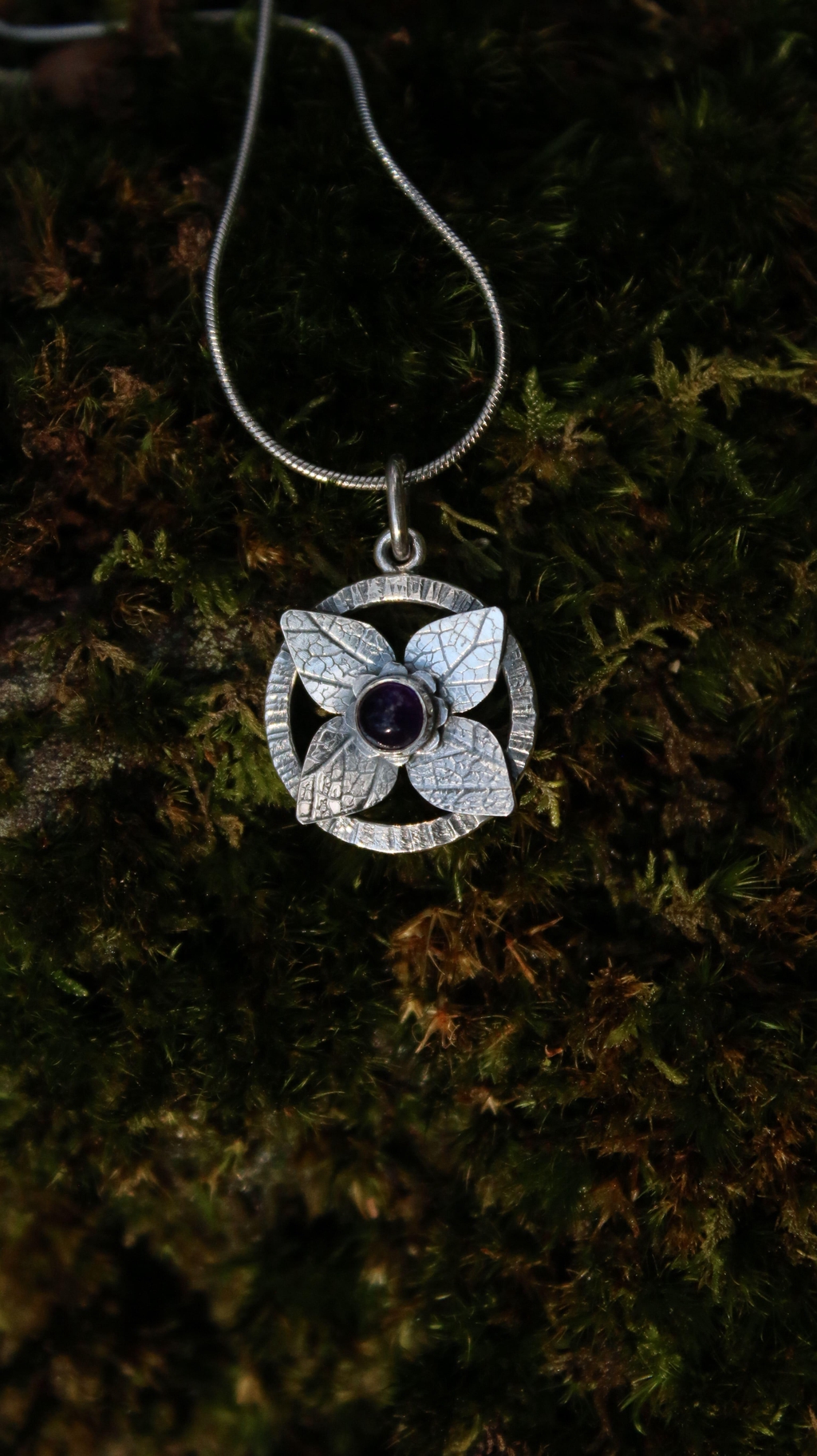 Pendentif Argent et Améthyste
Design floral et spirituel 