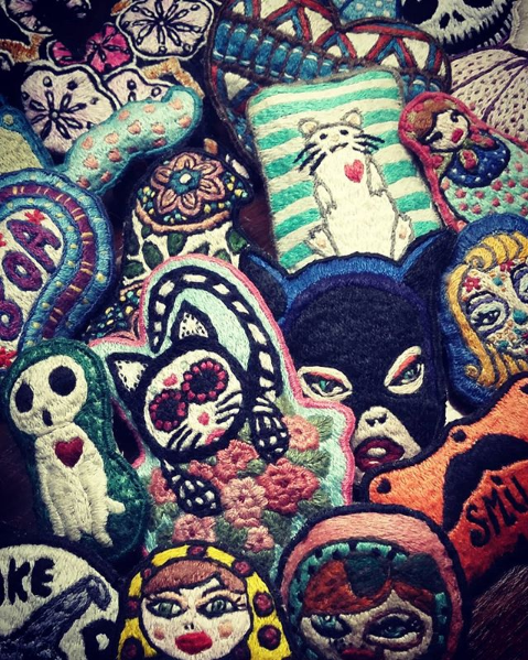 Marca portuguesa de bordados feitos à mão