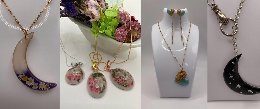 Beautiful unique pieces of jewellery made from resin set. with decorative detail.
