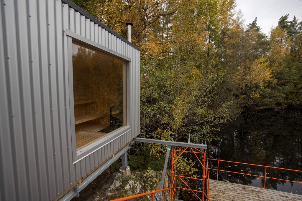 Gemensam bastu och flytbrygga