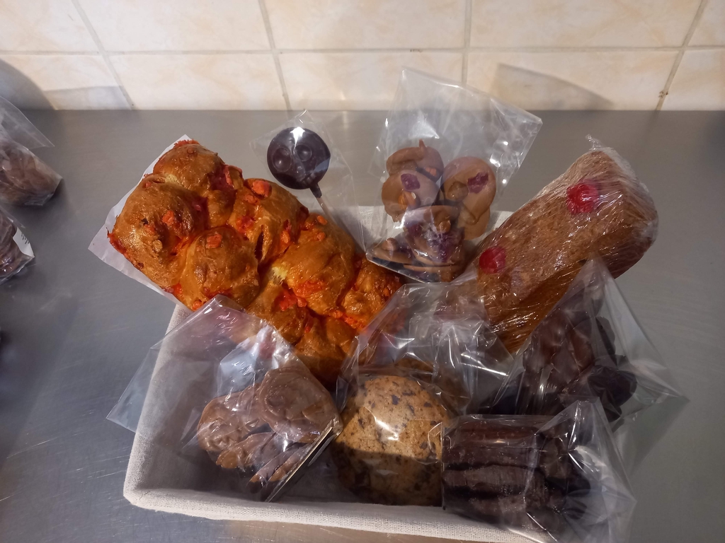 Commande à retirer sur les marchés, au laboratoire les samedis de 13h14h.
