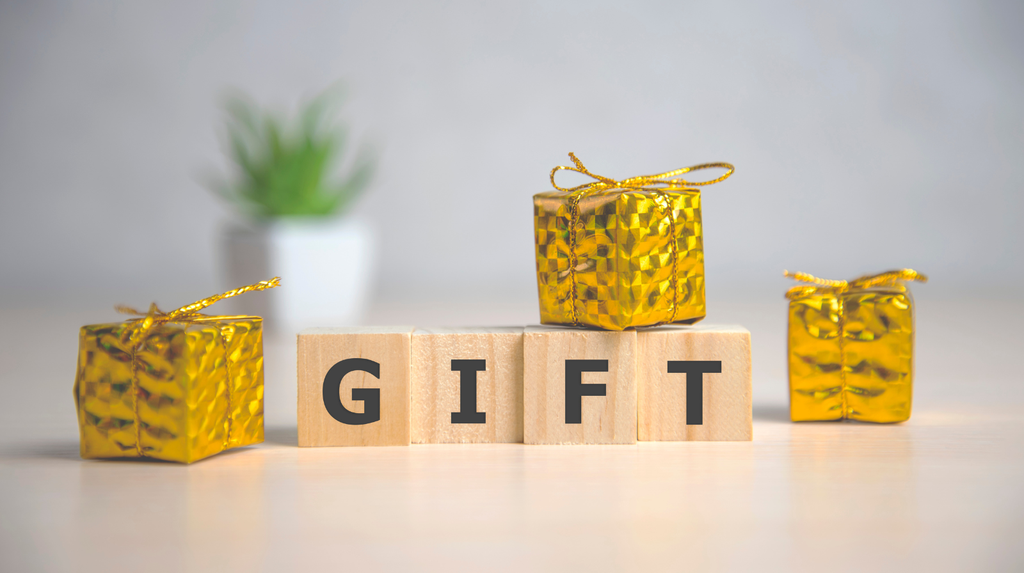 Offrez une carte cadeau Mokétï et laissez vos proche choisir leur bijou préféré. Idéale pour un anniversaire, Noël ou une occasion spéciale. Valable sur toute la boutique.